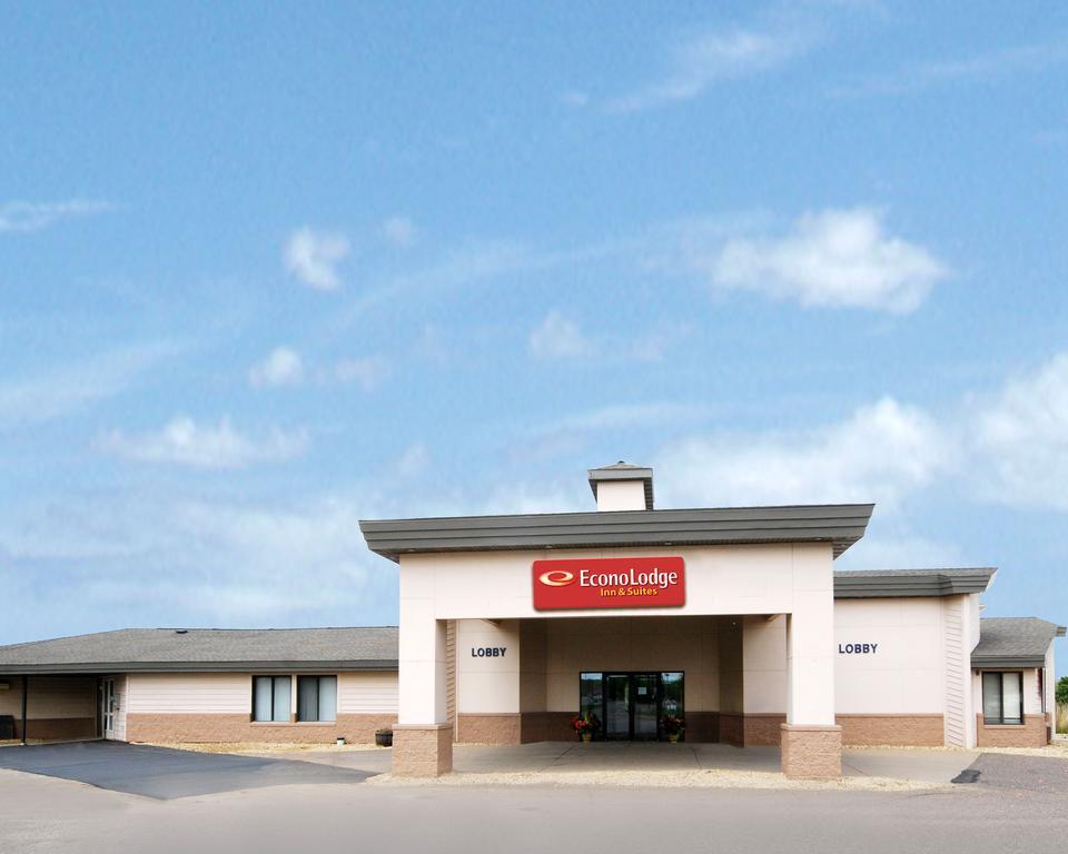 Econo Lodge Inn & Suites Меномони Экстерьер фото