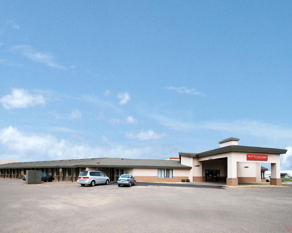 Econo Lodge Inn & Suites Меномони Экстерьер фото